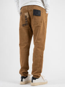 GIANNI LUPO Jeans con patch a quadri e catenella rimovibile GL178F Camel (6)