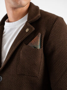 V2 Giacca in maglia misto lana lavorata occhio di pernice monopetto con pochette GUOPE Moro (5)