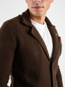 V2 Giacca in maglia misto lana lavorata occhio di pernice monopetto con pochette GUOPE Moro (6)