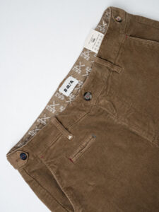 BERNA Pantalone in velluto a costine con tasca alla francese 246099 Cammello (8)