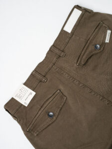 BL11 Pantalone cargo con tasconi laterali e tasca alla francese 32270480 Army (1)
