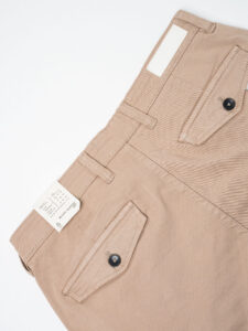 BL11 Pantalone cargo con tasconi laterali e tasca alla francese 32270480 Sabbia (1)