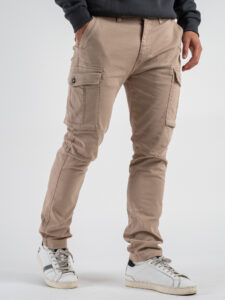 BL11 Pantalone cargo con tasconi laterali e tasca alla francese 32270480 Sabbia (4)