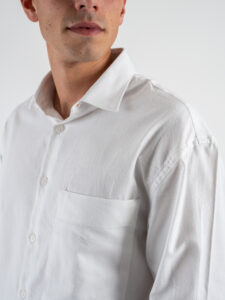 Camicia cropped in flanella leggera vestibilità over con tasca frontale GALLIPOLI Bianca (1)