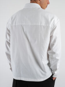 Camicia cropped in flanella leggera vestibilità over con tasca frontale GALLIPOLI Bianca (3)