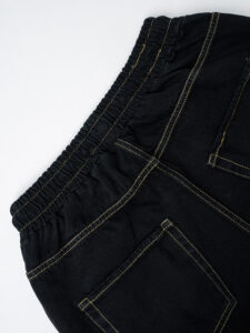ESTASI Jeans con elastico e coulisse in vita, corto alla caviglia e con rotture MESSI Nerooro (1)