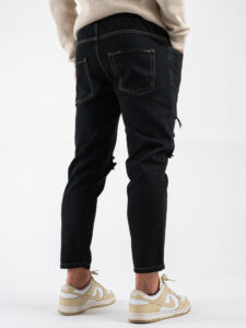 ESTASI Jeans con elastico e coulisse in vita, corto alla caviglia e con rotture MESSI Nerooro (6)