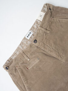 BERNA Pantalone in velluto a costine con tasca alla francese 246099 Coloniale (8)