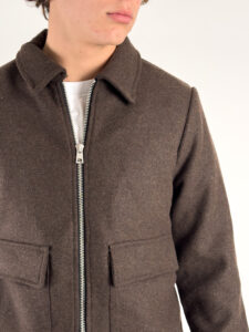 Cappotto corto con tasche frontali e zip 6826GC Marrone (3)