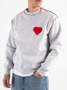 Felpa girocollo felpata e con patch cuore sul cuore 24844 Grigio Chiaro (2)