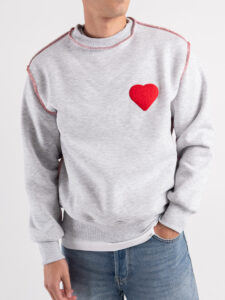 Felpa girocollo felpata e con patch cuore sul cuore 24844 Grigio Chiaro (3)