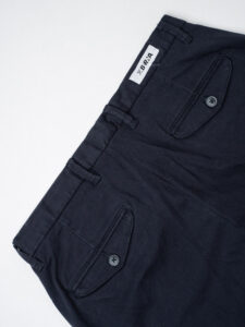 BERNA Pantalone chino cropped morbido con pinces 246384 Blu (2)