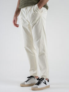 BERNA Pantalone chino cropped morbido con pinces 246384 Ecru (1)