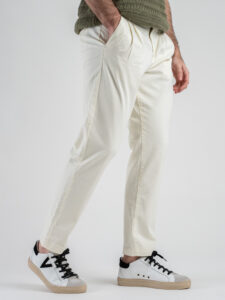 BERNA Pantalone chino cropped morbido con pinces 246384 Ecru (2)
