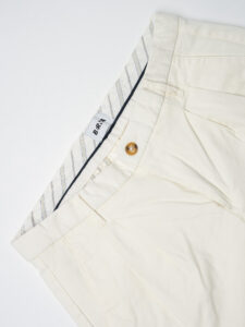 BERNA Pantalone chino cropped morbido con pinces 246384 Ecru (6)