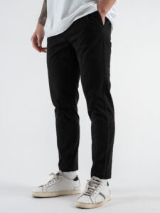 BERNA Pantalone chino cropped morbido con pinces 246384 Nero (3)