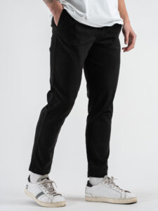 BERNA Pantalone chino cropped morbido con pinces 246384 Nero (4)