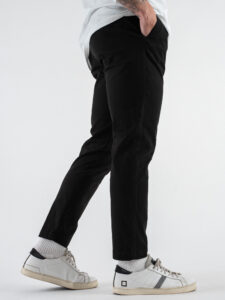 BERNA Pantalone chino cropped morbido con pinces 246384 Nero (5)