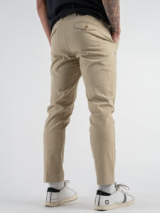 BERNA Pantalone chino cropped morbido con pinces 246384 Sabbia (2)