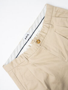 BERNA Pantalone chino cropped morbido con pinces 246384 Sabbia (6)