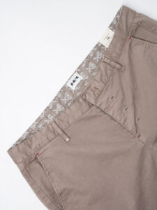 BERNA Pantalone chinos in cotone 246225 Tortora (4)