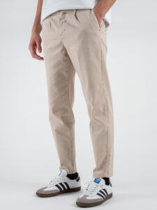 BERNA Pantalone cropped morbido con pinces 246097 Gesso (2)