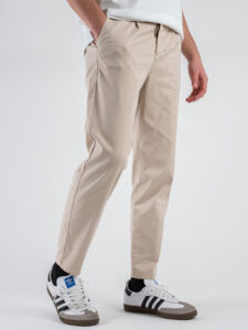 BERNA Pantalone cropped morbido con pinces 246097 Gesso (3)