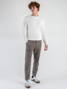 BERNA Pantalone cropped morbido con pinces 246097 Tortora (2)