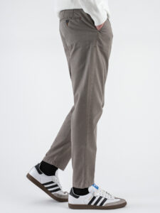 BERNA Pantalone cropped morbido con pinces 246097 Tortora (6)