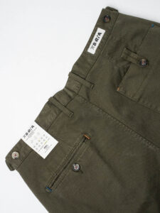 BERNA Pantalone cropped operato con pinces 246096 Avocado (2)