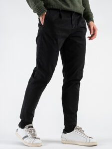 BERNA Pantalone cropped operato con pinces 246096 Nero (1)