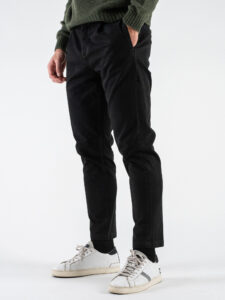 BERNA Pantalone cropped operato con pinces 246096 Nero (4)