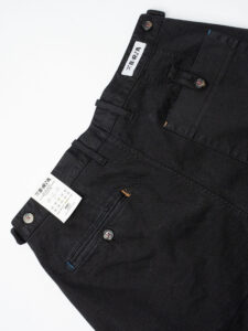 BERNA Pantalone cropped operato con pinces 246096 Nero (5)
