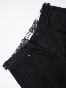 BERNA Pantalone cropped operato con pinces 246096 Nero (6)