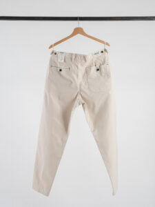 BERNA Pantalone cropped operato con pinces 246096 Panna (2)