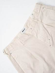 BERNA Pantalone cropped operato con pinces 246096 Panna (4)