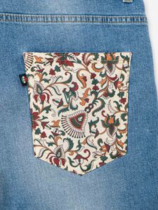 V2 Jeans azzurro slim con patch fiorata sulla tasca posteriore NEW YORK Blu Denim (3)