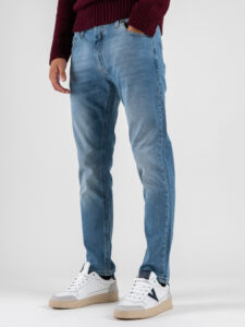 V2 Jeans azzurro slim con patch fiorata sulla tasca posteriore NEW YORK Blu Denim (5)