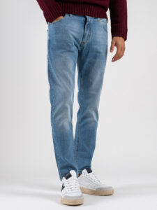 V2 Jeans azzurro slim con patch fiorata sulla tasca posteriore NEW YORK Blu Denim (6)