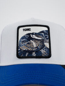 GOORIN BROS Cappellino bianco con visiera blu e patch in pelle bianca stampa serpente TOXIC2
