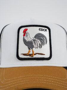 GOORIN BROS Cappellino bianco con visiera ocra e patch in pelle bianca stampa gallo COCK (2)