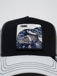 GOORIN BROS Cappellino nero con visiera e patch bianca stampa serpente TOXIC (2)