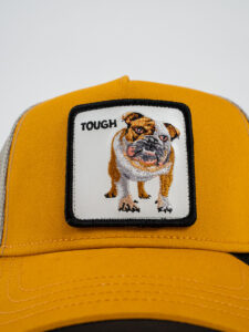 GOORIN BROS Cappellino ocra con rete grigia e patch in pelle bianca stampa bulldog TOUGH (2)