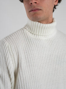 Maglione dolcevita tinta unita HE325 Panna (5)