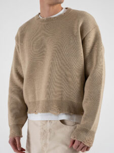 Maglione girocollo morbido cropped con strappi sul fondo e manica Beige 2CROP (4)
