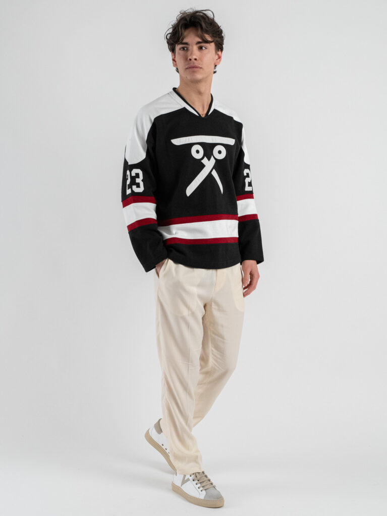 BERNA Felpa Hokey in cotone con scollo a V e stampa fronte retro 251236 Nera 3 Outfit