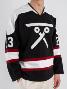 BERNA Felpa Hokey in cotone con scollo a V e stampa fronte retro 251236 Nera (4)