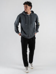 BERNA Felpa in cotone con cappuccio, zip e patch sulla manica 251239 Grigio Stone (2)