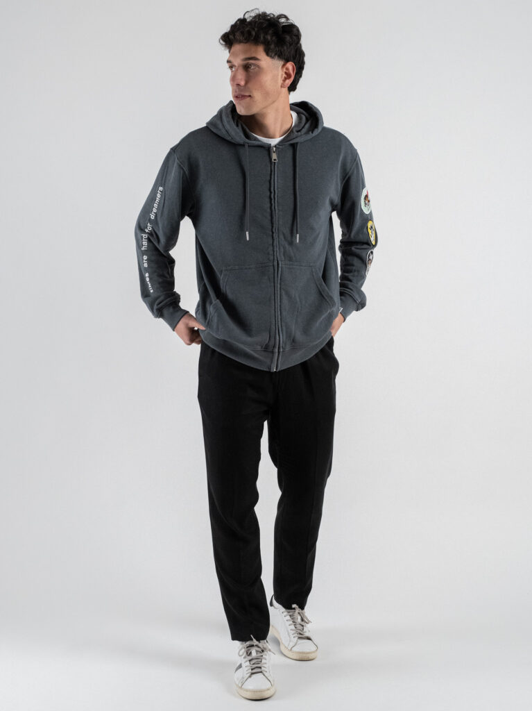 BERNA Felpa in cotone con cappuccio zip e patch sulla manica 251239 Grigio Stone 2 Outfit