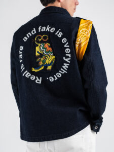 BERNA Giacchetta in jeans con stampa sul retro e logo frontale 251248 Blu Denim (3)